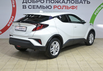 Подержанный автомобиль Toyota C-HR 2021 года (4 фото)