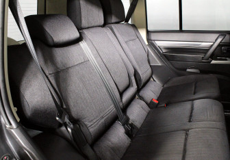 Подержанный автомобиль Mitsubishi Pajero 2015 года (11 фото)