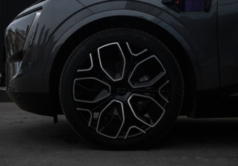 Подержанный автомобиль Avatr 11 2023 года (35 фото)