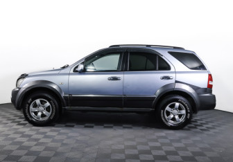 Подержанный автомобиль Kia Sorento 2004 года (8 фото)