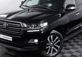 Подержанный автомобиль Toyota Land Cruiser Suv 2017 года (32 фото)
