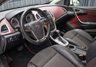 Подержанный автомобиль Opel Astra Hatchback 2013 года (16 фото)