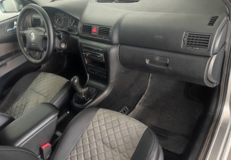 Подержанный автомобиль Skoda Octavia Liftback 2008 года (11 фото)