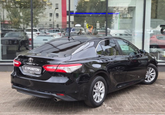 Подержанный автомобиль Toyota Camry Sedan 2020 года (8 фото)