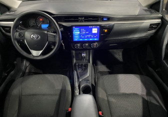 Подержанный автомобиль Toyota Corolla Sedan 2013 года (10 фото)