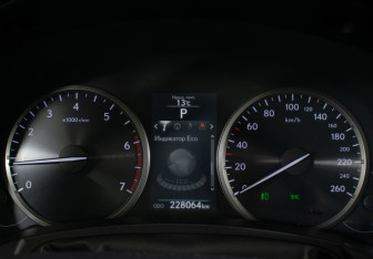 Подержанный автомобиль Lexus NX 2015 года (12 фото)