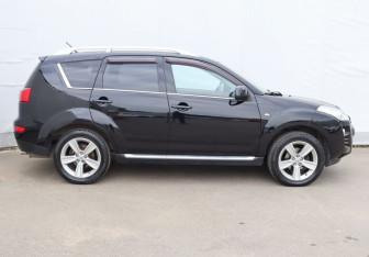 Подержанный автомобиль Peugeot 4007 2010 года (7 фото)
