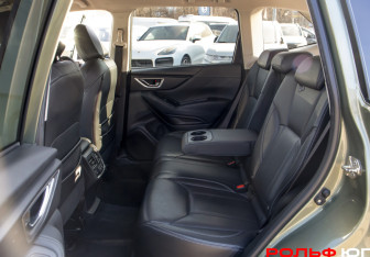 Подержанный автомобиль Subaru Forester Suv 2019 года (8 фото)