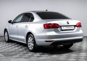 Подержанный автомобиль Volkswagen Jetta Sedan 2013 года (7 фото)