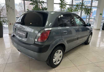 Подержанный автомобиль Kia Rio Hatchback 2007 года (5 фото)