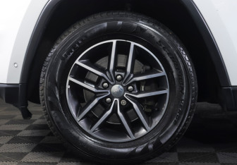 Подержанный автомобиль Jeep Grand Cherokee 2018 года (18 фото)