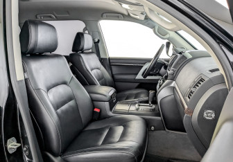 Подержанный автомобиль Toyota Land Cruiser Suv 2013 года (25 фото)