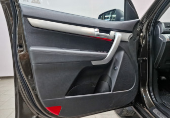 Подержанный автомобиль Kia Sorento 2011 года (18 фото)