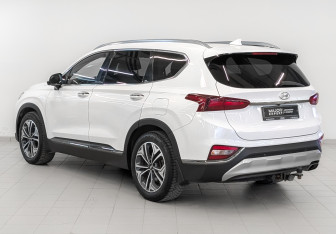 Подержанный автомобиль Hyundai Santa Fe 2019 года (7 фото)
