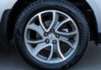 Подержанный автомобиль Citroen C-Crosser 2010 года (20 фото)