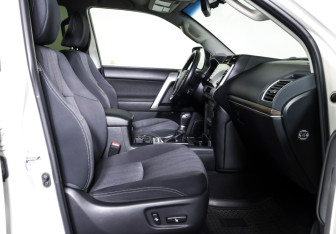 Подержанный автомобиль Toyota Land Cruiser Prado 2020 года (11 фото)