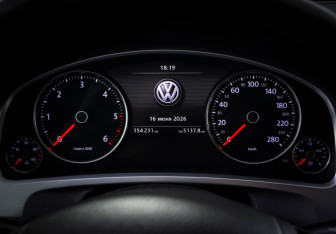 Подержанный автомобиль Volkswagen Touareg 2015 года (15 фото)