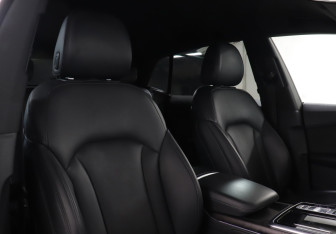 Подержанный автомобиль Audi Q8 2018 года (16 фото)