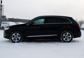 Подержанный автомобиль Audi Q7 2016 года (8 фото)