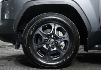 Подержанный автомобиль Toyota Land Cruiser Suv 2021 года (7 фото)