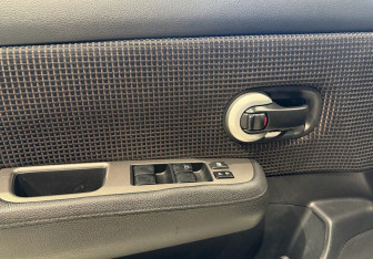 Подержанный автомобиль Nissan Tiida Hatchback 2010 года (18 фото)