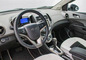Подержанный автомобиль Chevrolet Aveo Sedan 2015 года (9 фото)