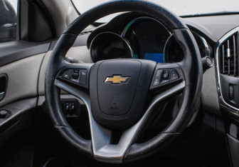 Подержанный автомобиль Chevrolet Cruze Sedan 2014 года (15 фото)