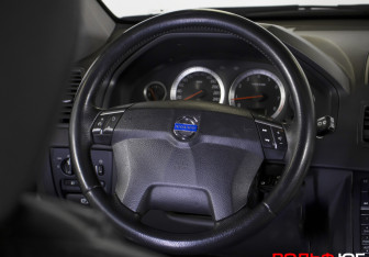 Подержанный автомобиль Volvo XC90 2011 года (13 фото)