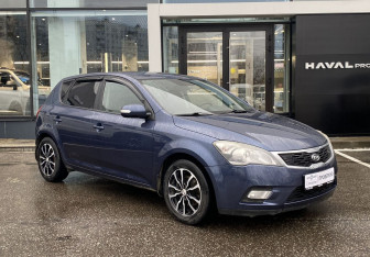 Подержанный автомобиль Kia Ceed Hatchback 2011 года (3 фото)