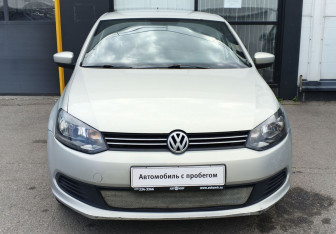 Подержанный автомобиль Volkswagen Polo Sedan 2012 года (2 фото)