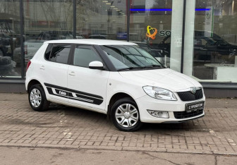 Подержанный автомобиль Skoda Fabia Hatchback 2012 года (3 фото)