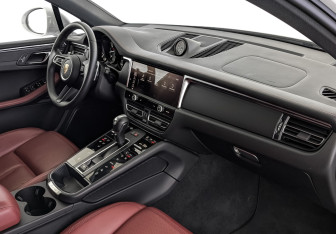 Подержанный автомобиль Porsche Macan 2023 года (13 фото)