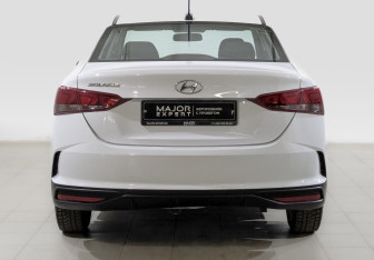 Подержанный автомобиль Hyundai Solaris Sedan 2022 года (6 фото)