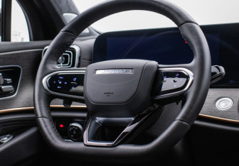 Подержанный автомобиль Jaecoo J8 2024 года (15 фото)