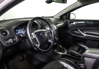 Подержанный автомобиль Ford Mondeo Sedan 2012 года (9 фото)