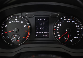 Подержанный автомобиль Audi Q3 2018 года (12 фото)