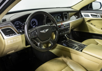 Подержанный автомобиль Hyundai Genesis 2014 года (11 фото)