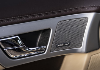 Подержанный автомобиль Jaguar XF Sedan 2013 года (18 фото)