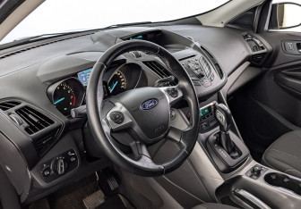 Подержанный автомобиль Ford Kuga 2016 года (15 фото)