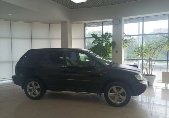 Подержанный автомобиль Lexus RX 2003 года (4 фото)