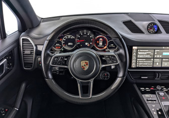 Подержанный автомобиль Porsche Cayenne 2021 года (22 фото)