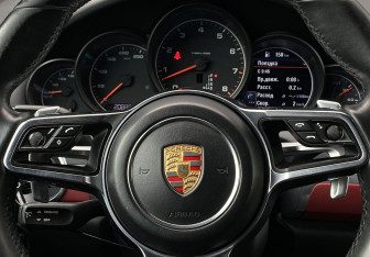 Подержанный автомобиль Porsche Cayenne 2015 года (16 фото)