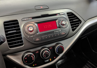 Подержанный автомобиль Kia Picanto 2011 года (14 фото)