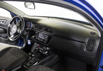 Подержанный автомобиль Kia Rio Sedan 2017 года (12 фото)