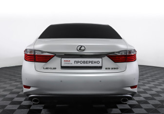 Подержанный автомобиль Lexus ES 2015 года (6 фото)