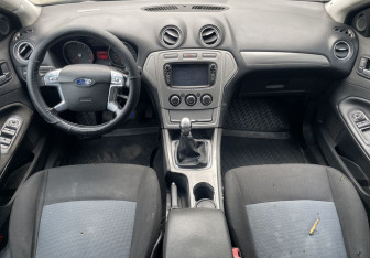 Подержанный автомобиль Ford Mondeo Sedan 2010 года (10 фото)