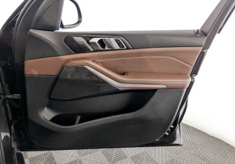 Подержанный автомобиль BMW X5 2019 года (27 фото)