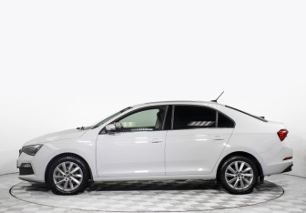 Подержанный автомобиль Skoda Rapid Liftback 2021 года (8 фото)