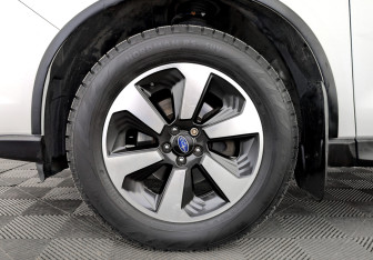 Подержанный автомобиль Subaru Forester Suv 2017 года (18 фото)