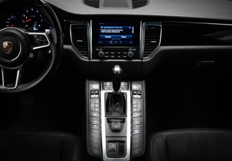 Подержанный автомобиль Porsche Macan 2017 года (18 фото)